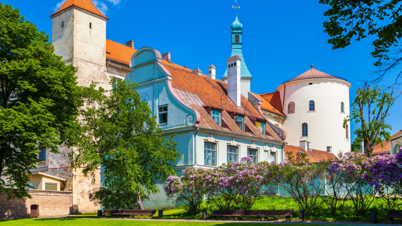 Qizlar jinsiy aloqada bolganida qolga olindi