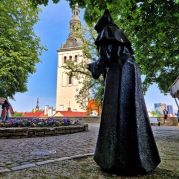 Questory Team Building and Corporate Events in Tallinn, Estonia — Hidden Gems and Sculptures Team Building and Corporate Events for Yor Conference in Tallinn, Estonia