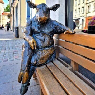 Outdoor Escape Game by Questory — Sculptures in Tallinn, Estonia Outdoor Family Activity in Tallinn, Estonia by Questory