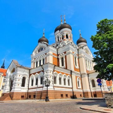 Questory Urban Exploration Game in Tallinn, Estonia — Alexander Nevsky Cathedral Walking Adventure Game in Old Tallinn